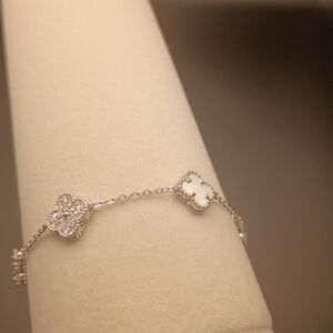 Chic Silver Bracelet with White Clover Charms